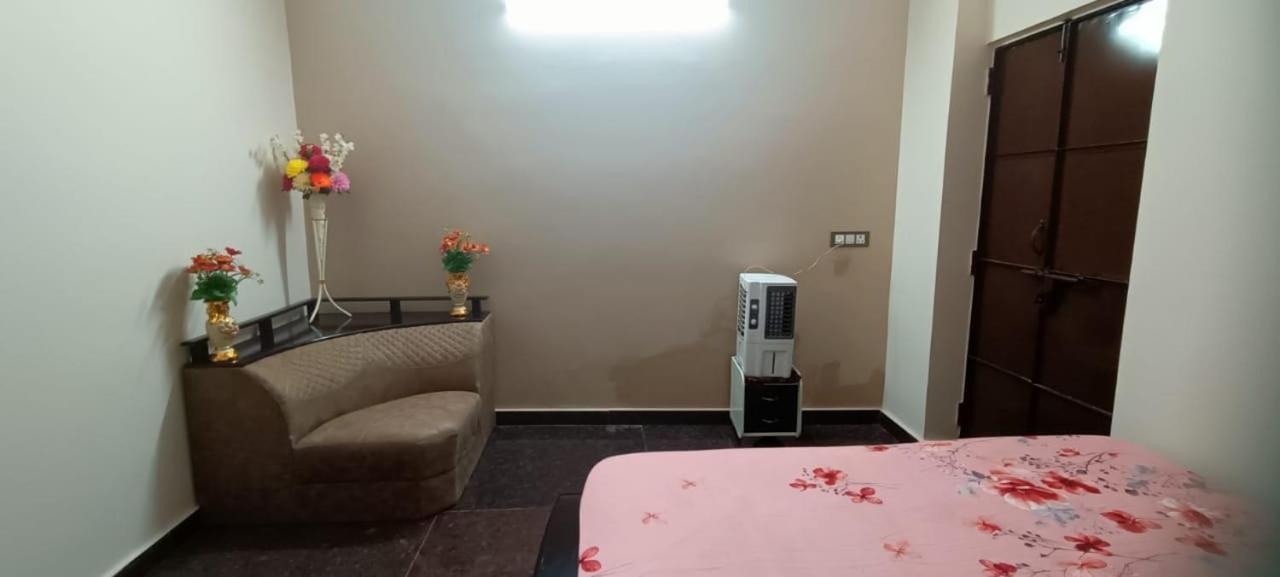 Ruqaiyah Manzil Hotel ไฮเดอราบัด ภายนอก รูปภาพ